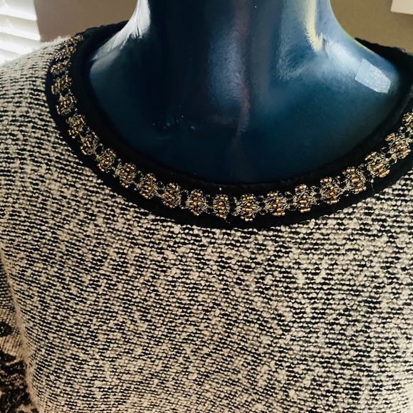 Gorgeous embroidery detailed dress with lining - Picture 3 of 8